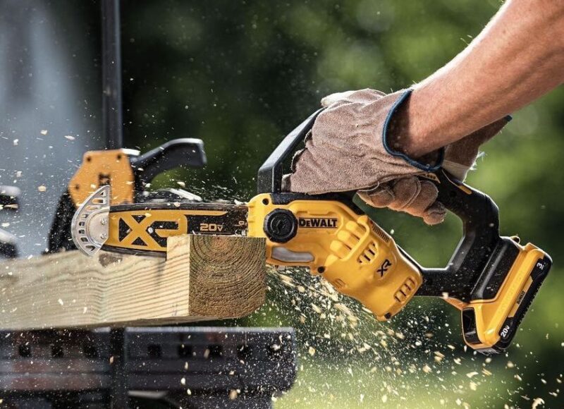 Sega a catena DeWalt 20V da 8 pollici per potatura DCCS623